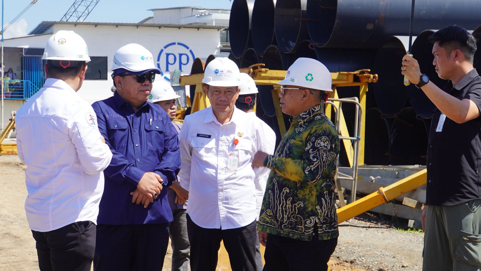 kunjungan bupati kotabaru ke lokasi pembangunan jembatan pulau laut proyek nasional kalsel