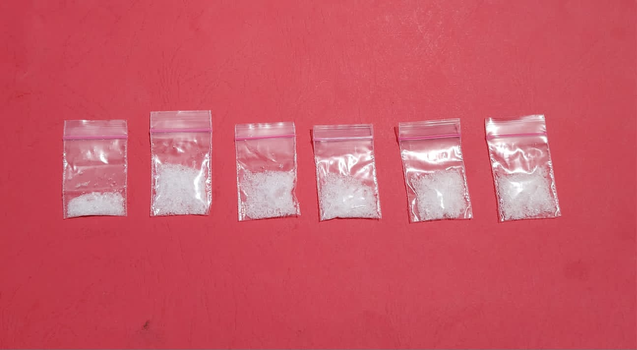 enam paket sabu sebagai barang bukti penangkapan kasus narkotika di tabalong