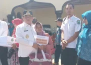 Bupati Kapuas Berikan Bantuan ke Korban Kebakaran Pulau Kupang