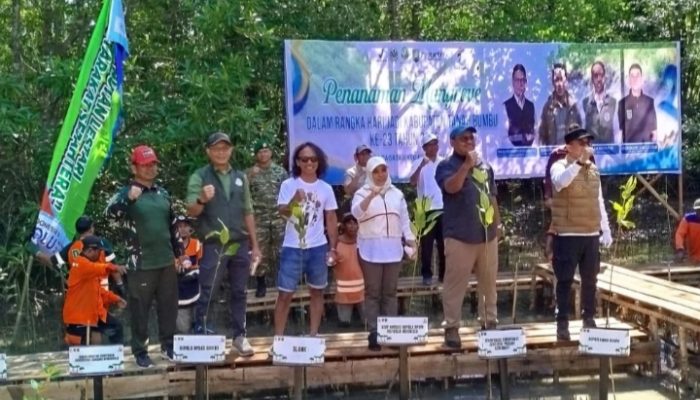 Kaka Slank Ikut Penanaman 6.600 Bibit Mangrove Sebelum Tampil di Pantai Pagatan