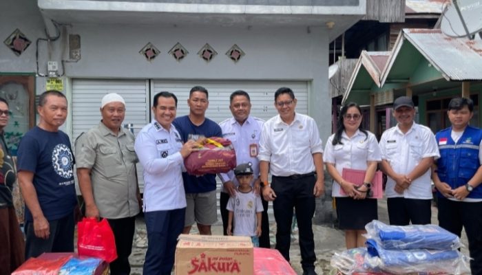 Bupati Pulang Pisau Serahkan Bantuan untuk Korban Kebakaran di Gang Kapakat