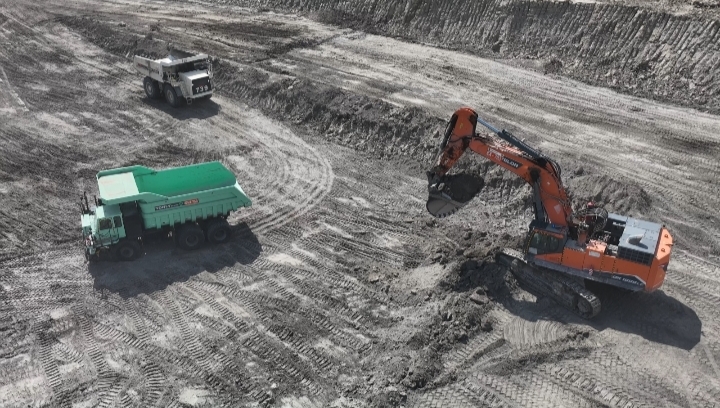 Dump truck hybrid diuji di tambang batubara Kintap Tanah Laut