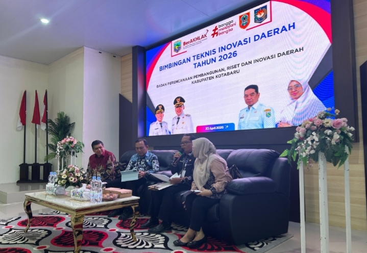 Kegiatan bimtek inovasi daerah 2026 dan peluncuran aplikasi INOTEKDA oleh Bapperida Kotabaru di aula Manuntung
