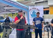 Sekda Kotabaru Eka Saprudin memberikan sambutan pada kegiatan Program Perahu layanan hukum dan kesehatan gratis di CFD Siring Laut