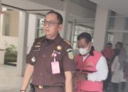 Tersangka kasus korupsi server Disdik Banjarmasin digiring petugas kejaksaan untuk proses hukum lebih lanjut.
