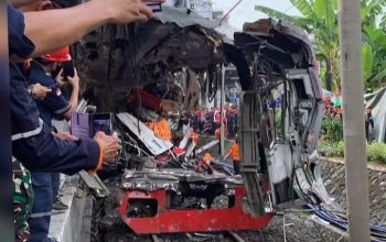 evakuasi kecelakaan kereta bekasi argo bromo anggrek tabrakan krl commuter line 2026