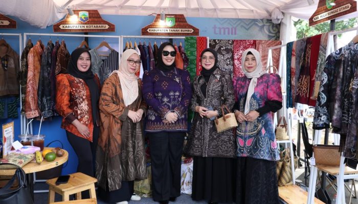 Tanah Bumbu Promosikan Produk Kriya di Peresmian Dermaga Pasar Terapung TMII