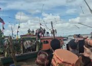 Perang ‘Batang Suli’ Budaya Banama Hai Meriahkan Harjad Kapuas 2026