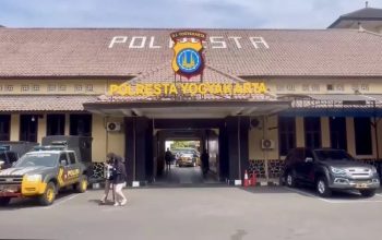 Gedung Polresta Yogyakarta sebagai lokasi penanganan kasus dugaan penipuan koperasi simpan pinjam di Yogyakarta.