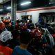 KA Jarak Jauh Tabrak KRL di Bekasi Timur, Penumpang Panik