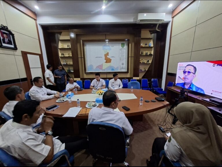 bupati sukamara masduki mengikuti presentasi virtual kemendagri terkait strategi penurunan pengangguran