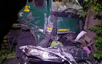 Truk trailer terlibat kecelakaan beruntun di Probolinggo yang menewaskan empat orang