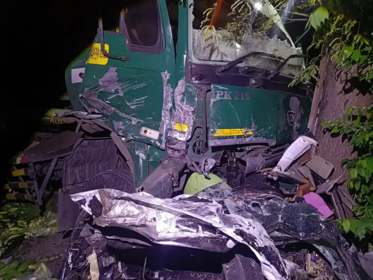 Truk trailer terlibat kecelakaan beruntun di Probolinggo yang menewaskan empat orang