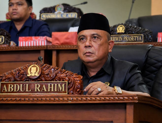 Anggota Komisi II DPRD Tanah Bumbu Abdul Rahim mendorong penerapan pembayaran non-tunai di SPBU wilayah Tanah Bumbu.