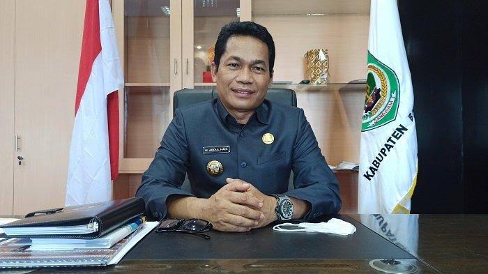 Bupati Balangan Abdul Hadi menjelaskan program jaminan pendidikan anak yatim.