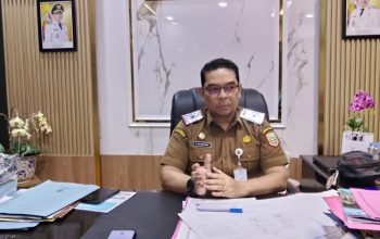 Sekda Kotabaru H. Eka Saprudin memberikan keterangan mengenai program ketahanan pangan dan ekonomi kerakyatan di Kotabaru.