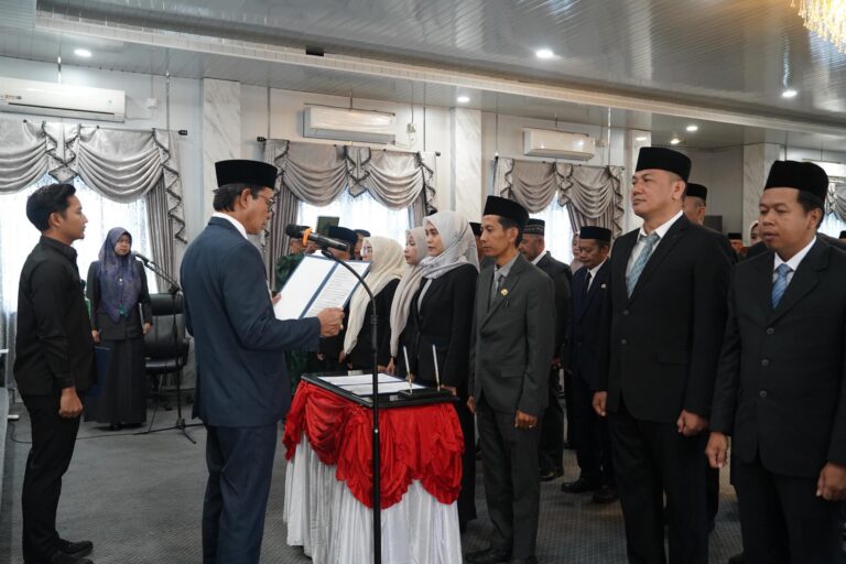 Wakil Bupati Balangan melantik pejabat ASN di lingkungan Pemkab Balangan di Aula Benteng Tundakan