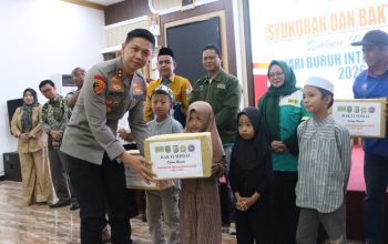 penyerahan bantuan sosial anak yatim may day 2026 tabalong