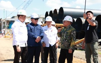 peninjauan proyek jembatan kotabaru tanah bumbu pejabat daerah kalsel infrastruktur