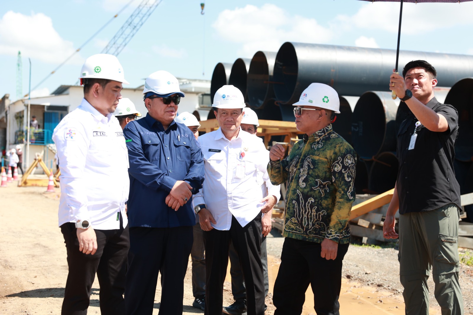 peninjauan proyek jembatan kotabaru tanah bumbu pejabat daerah kalsel infrastruktur