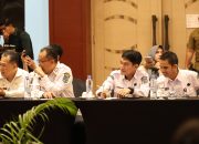 Pejabat pemerintah daerah menghadiri rapat koordinasi membahas penanganan blankspot internet di Kalimantan Selatan.