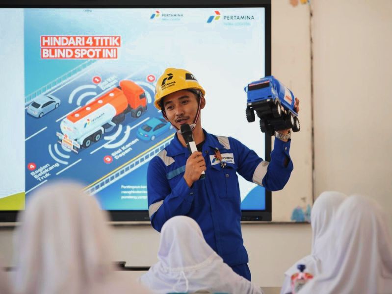 edukasi blind spot mobil tangki pertamina cerdas siswa patra logistik