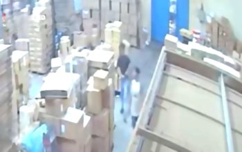 Rekaman CCTV menunjukkan aktivitas pelaku di dalam gudang sebelum insiden kebakaran di Malang.