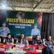 Konferensi pers Polsek Banjarbaru Utara terkait pengungkapan kasus pembunuhan pengajar ponpes di Banjarbaru.