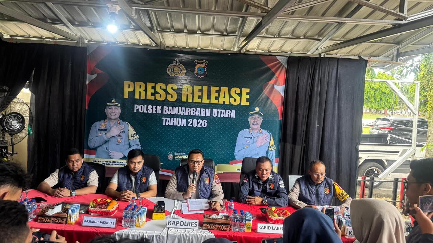 Konferensi pers Polsek Banjarbaru Utara terkait pengungkapan kasus pembunuhan pengajar ponpes di Banjarbaru.