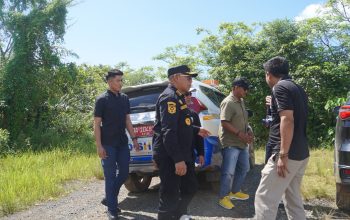 Bupati Kotabaru meninjau pembangunan jalan lingkar Pulaulaut di Labuan Mas bersama jajaran terkait