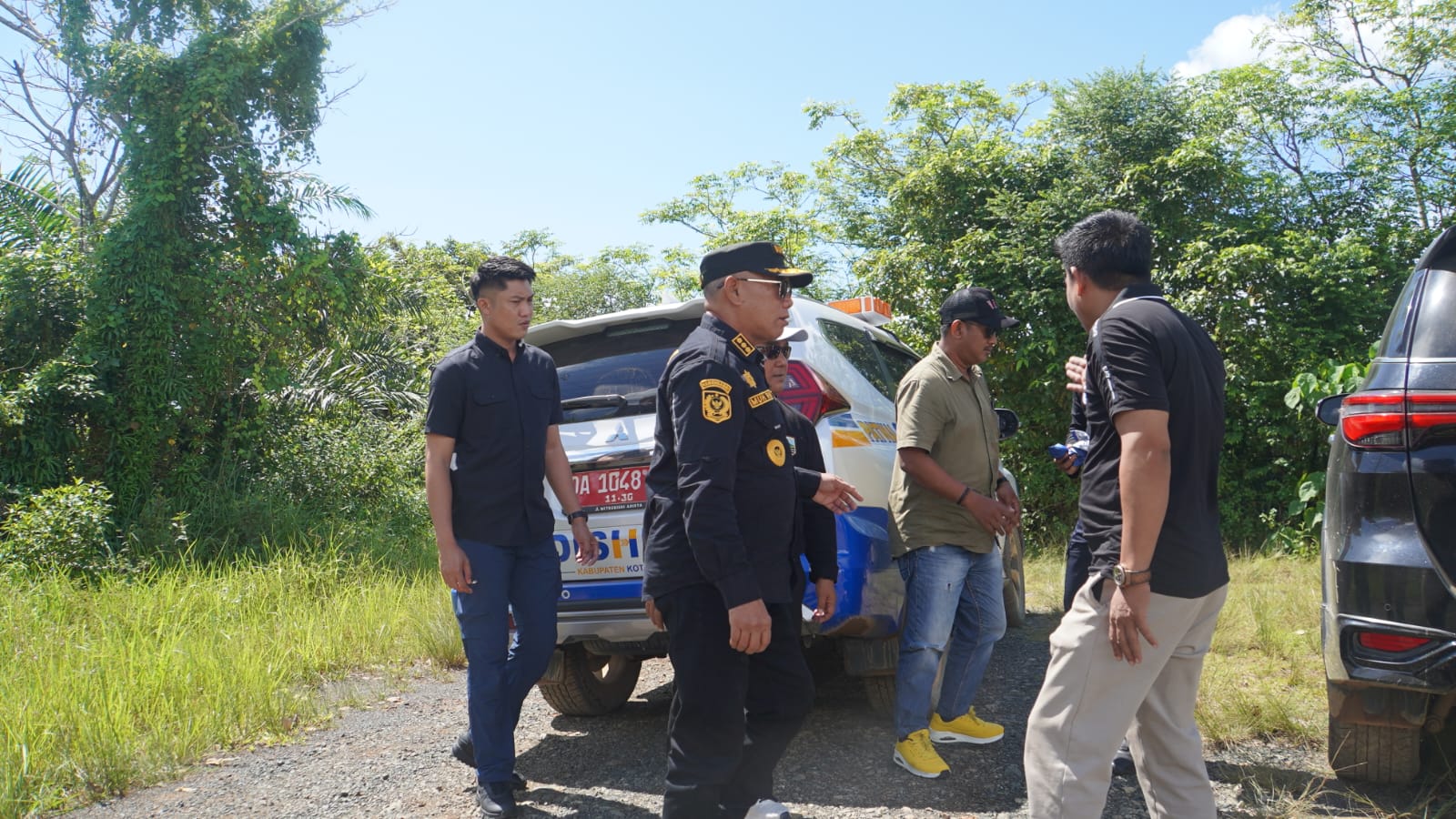 Bupati Kotabaru meninjau pembangunan jalan lingkar Pulaulaut di Labuan Mas bersama jajaran terkait