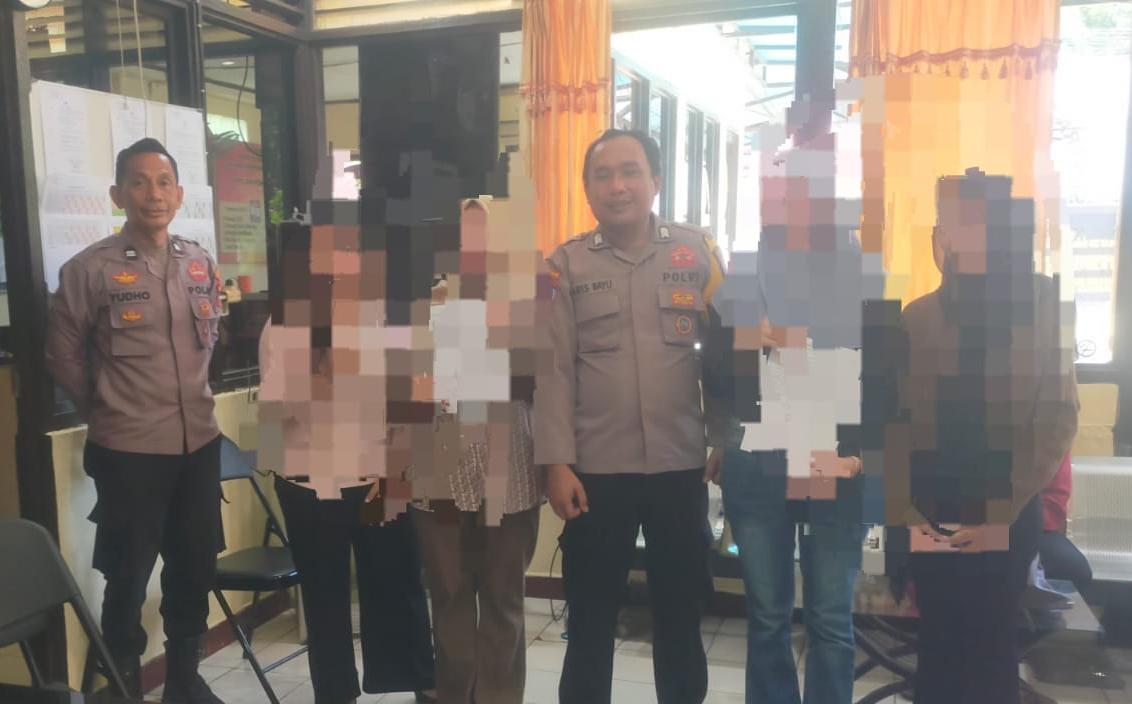 Polisi melakukan mediasi antara dua orang tua terkait konflik anak remaja di Tabalong hingga berakhir damai.