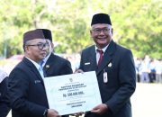 Penyerahan bantuan pendidikan kesetaraan Bapintar Rp500 juta kepada Pemkab Tanah Bumbu oleh Pemprov Kalsel di Banjarbaru