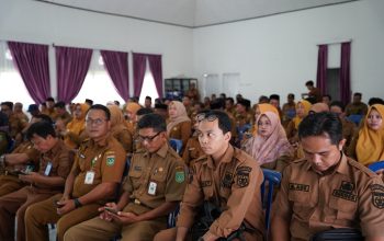 Aparatur desa Tanah Bumbu mengikuti pelatihan pencegahan kekerasan perempuan dan anak di Aula SMKN 1 Simpang Empat.