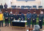 Penandatanganan persetujuan DOB Tanah Kambatang Lima oleh DPRD Kalsel dalam rapat paripurna di Banjarmasin.