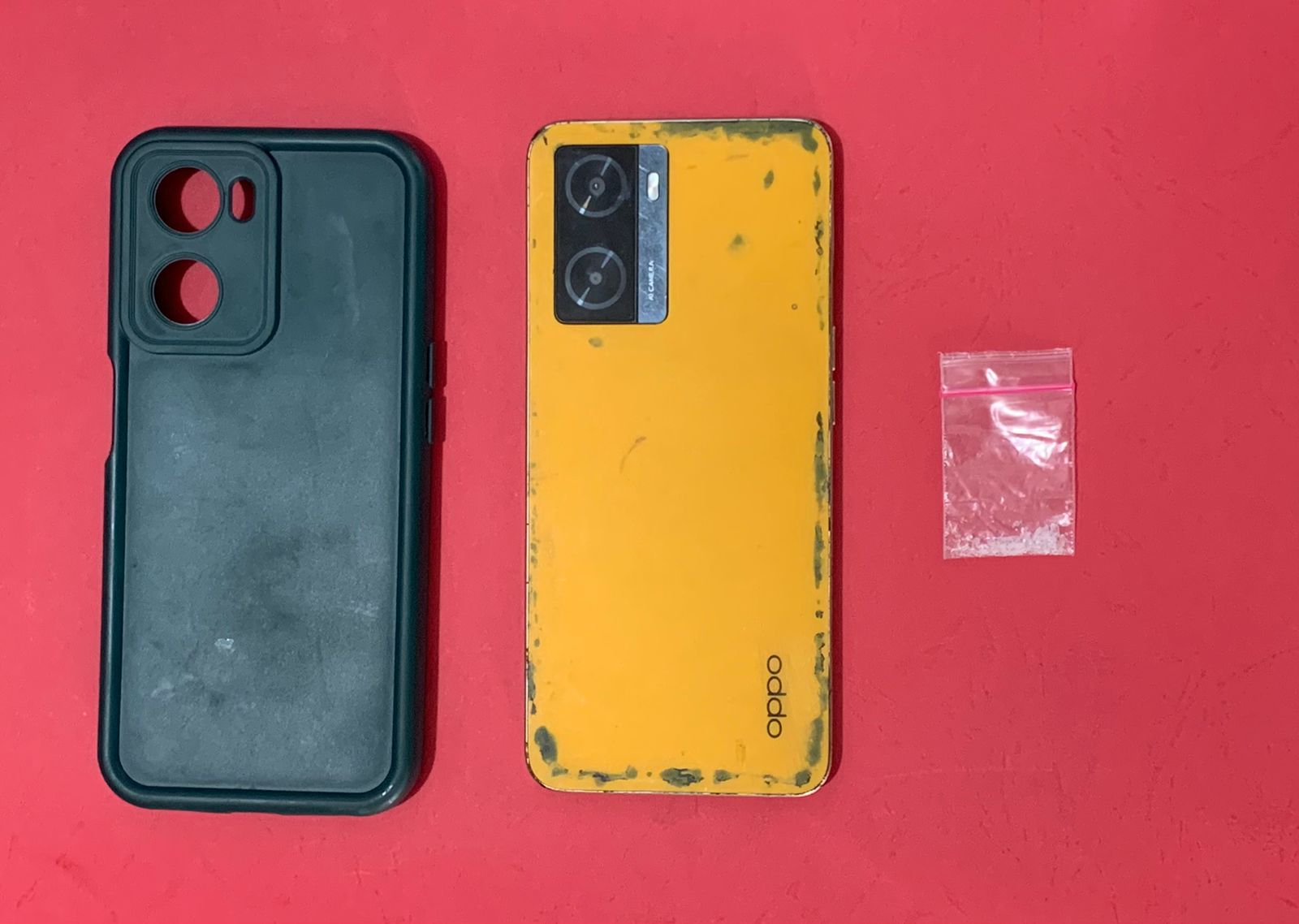 Barang bukti paket diduga narkotika dan telepon genggam dalam kasus narkoba yang diungkap Polres Tabalong di Mabuun.