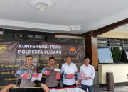 Konferensi pers Polresta Sleman terkait pengungkapan kasus pembacokan mahasiswa asal Jambi di Yogyakarta.