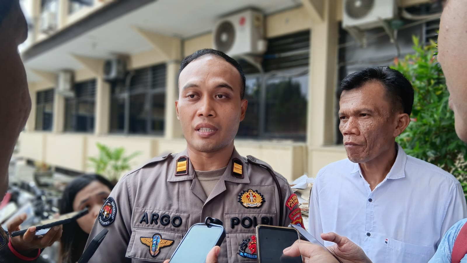 Kasi Humas Polresta Sleman Iptu Argo Anggoro saat memberikan keterangan kepada media terkait kasus dugaan pencabulan anak.