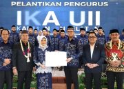 Pelantikan pengurus IKA UII Kalimantan Selatan periode 2026–2031 di Banjarmasin yang dihadiri alumni dan tamu undangan.