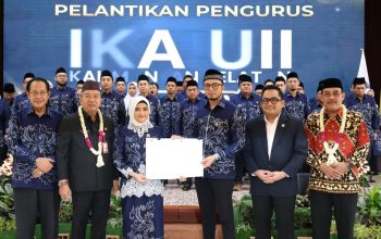 Pelantikan pengurus IKA UII Kalimantan Selatan periode 2026–2031 di Banjarmasin yang dihadiri alumni dan tamu undangan.