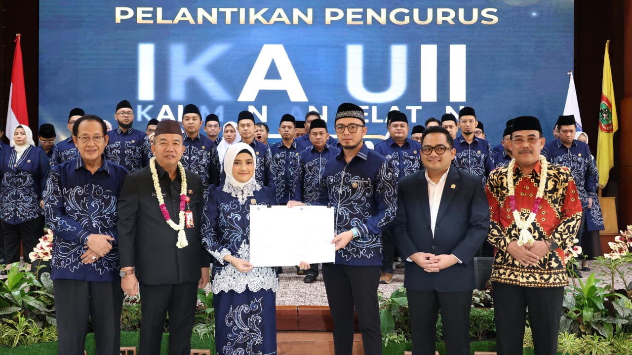 Pelantikan pengurus IKA UII Kalimantan Selatan periode 2026–2031 di Banjarmasin yang dihadiri alumni dan tamu undangan.