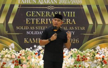 Bupati Tanah Laut Rahmat Trianto menyampaikan sambutan pada acara pelepasan siswa MAN IC Tanah Laut Tahun Ajaran 2025/2026 di Pelaihari.
