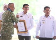 Bupati Andi Rudi Latif Terima Penghargaan Kasad atas Dukungan Pembangunan Kodam Kalsel