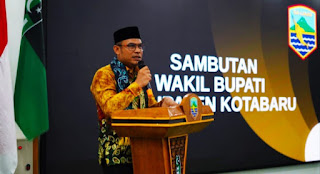 Wakil Bupati Kotabaru Syairi Mukhlis memberikan sambutan pada pelantikan pengurus HMI Cabang Persiapan Kotabaru–Tanah Bumbu di Kotabaru.