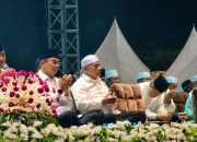Bupati Kotabaru Muhammad Rusli mengikuti doa bersama dalam tabligh akbar dan Haul H. Andi Arsyad Petta Tahang di Tanah Bumbu.