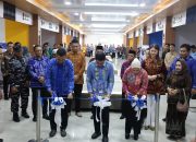 Bupati Tanah Bumbu Andi Rudi Latif bersama jajaran meresmikan Mal Pelayanan Publik Kabupaten Tanah Bumbu dengan prosesi pengguntingan pita.