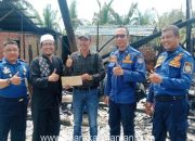 Rumah Wartawan Kotabaru Terbakar, PWI Tanah Bumbu Salurkan Bantuan