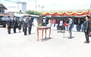 Prosesi pelantikan pejabat OPD di ruang terbuka Kabupaten Pulang Pisau yang menjadi sorotan publik terkait efisiensi anggaran.