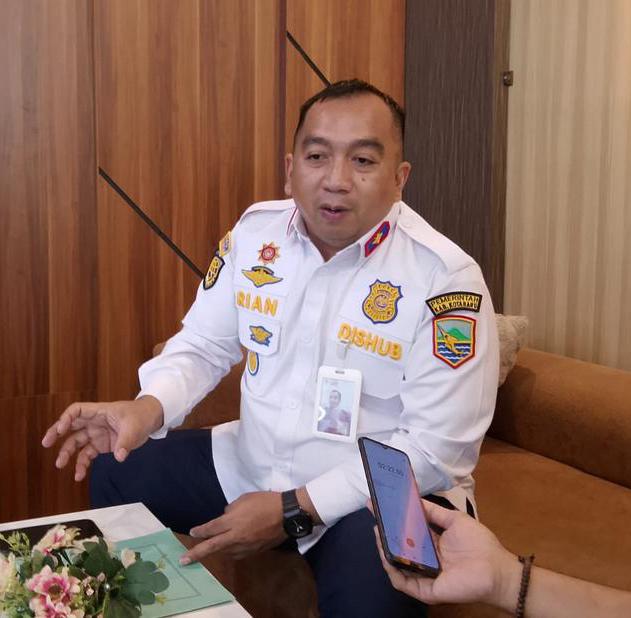 Kasi Angkutan Jalan Dishub Kotabaru Muhammad Akbar menjelaskan pengamanan lalu lintas dan rampcheck armada jelang Idul Adha dan Hari Jadi Kotabaru.