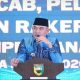 Bupati Tanah Laut Rahmat Trianto memberikan sambutan terkait pengawasan distribusi solar subsidi untuk nelayan di Kuala Tambangan